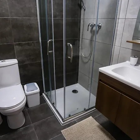 Economy Bedroom With Private Bathroom, Area St Julians - 3 Mins Seafront - Shared Common Area Affittacamere