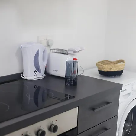 Economy Bedroom With Private Bathroom, Area St Julians - 3 Mins Seafront - Shared Common Area Guest house *