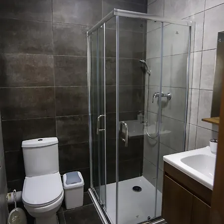 Economy Bedroom With Private Bathroom, Area St Julians - 3 Mins Seafront - Shared Common Area 게스트하우스