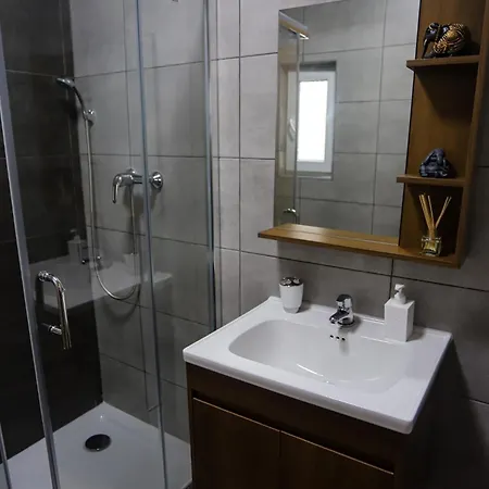 Guest house Economy Bedroom With Private Bathroom, Area St Julians - 3 Mins Seafront - Shared Common Area Saint Julian's