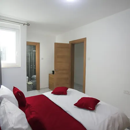 Economy Bedroom With Private Bathroom, Area St Julians - 3 Mins Seafront - Shared Common Area San Giuliano